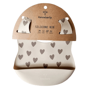 Babero de silicona con diseño de corazones y bolsillo recogemigas – color beige