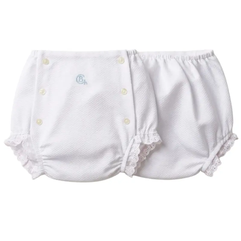 Cubrepañal blanco de Chocolat Baby con detalle bordado en celeste y seis botones delanteros. Visto por delante y por detrás