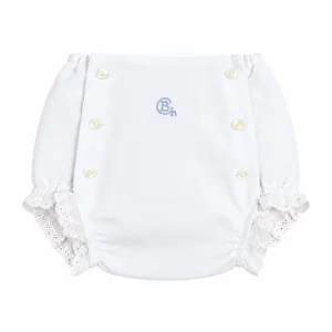 Cubrepañal blanco para bebé Chocolat Baby con bordado celeste, seis botones delanteros y delicado volante en las perneras.