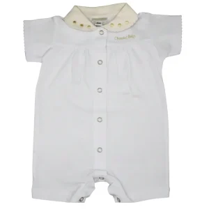 Pijama de verano Chocolat Baby en algodón 100% con botones frontales y delicado diseño en color blanco con detalles en dorado.