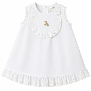 Vestido blanco para bebé niña Colección York de Chocolat Baby confeccionado en tejido de piqué con detalles de bodoques, puntilla bordada y bordado dorado.