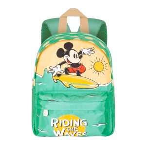 Mochila ligera preescolar Disney Mickey Mouse Surf en verde y amarillo. Con estampado de Mickey surfeando, bolsillo frontal con “Riding the Waves” y espalda acolchada.