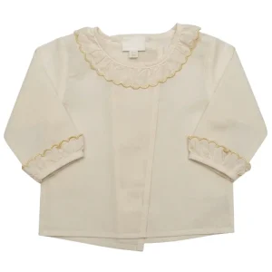 camisa batista con volantes en mangas y cuello, para bebé. Color beige